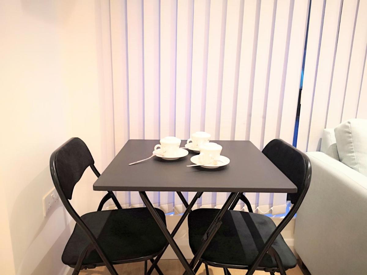 Clifton Court Hemel Apartment เฮเมลเฮมพ์สเตด ภายนอก รูปภาพ