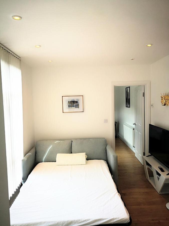 Clifton Court Hemel Apartment เฮเมลเฮมพ์สเตด ภายนอก รูปภาพ
