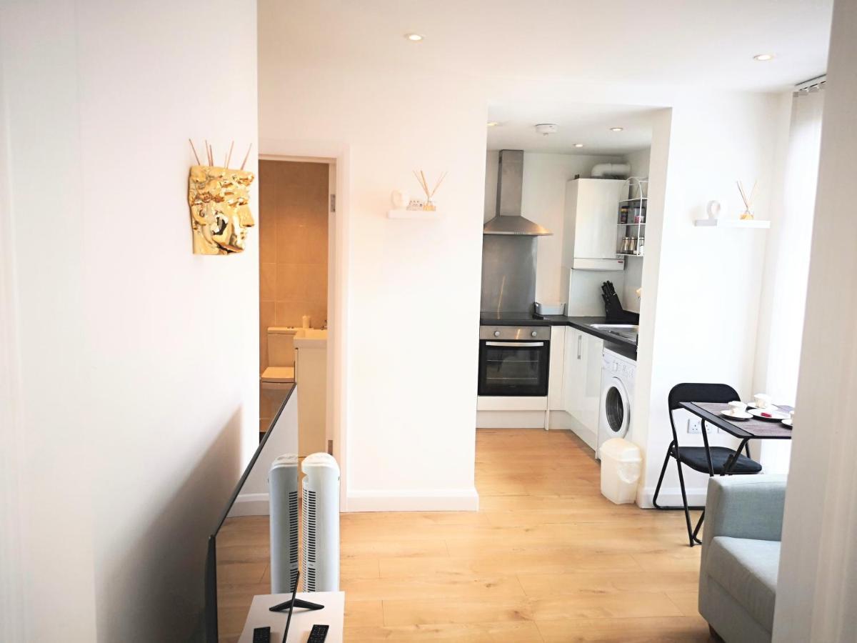 Clifton Court Hemel Apartment เฮเมลเฮมพ์สเตด ภายนอก รูปภาพ