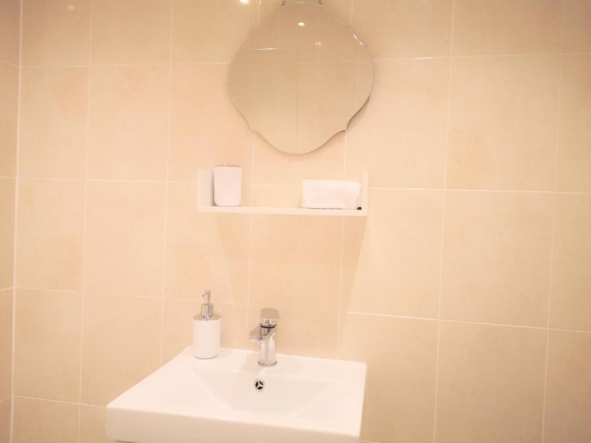 Clifton Court Hemel Apartment เฮเมลเฮมพ์สเตด ภายนอก รูปภาพ