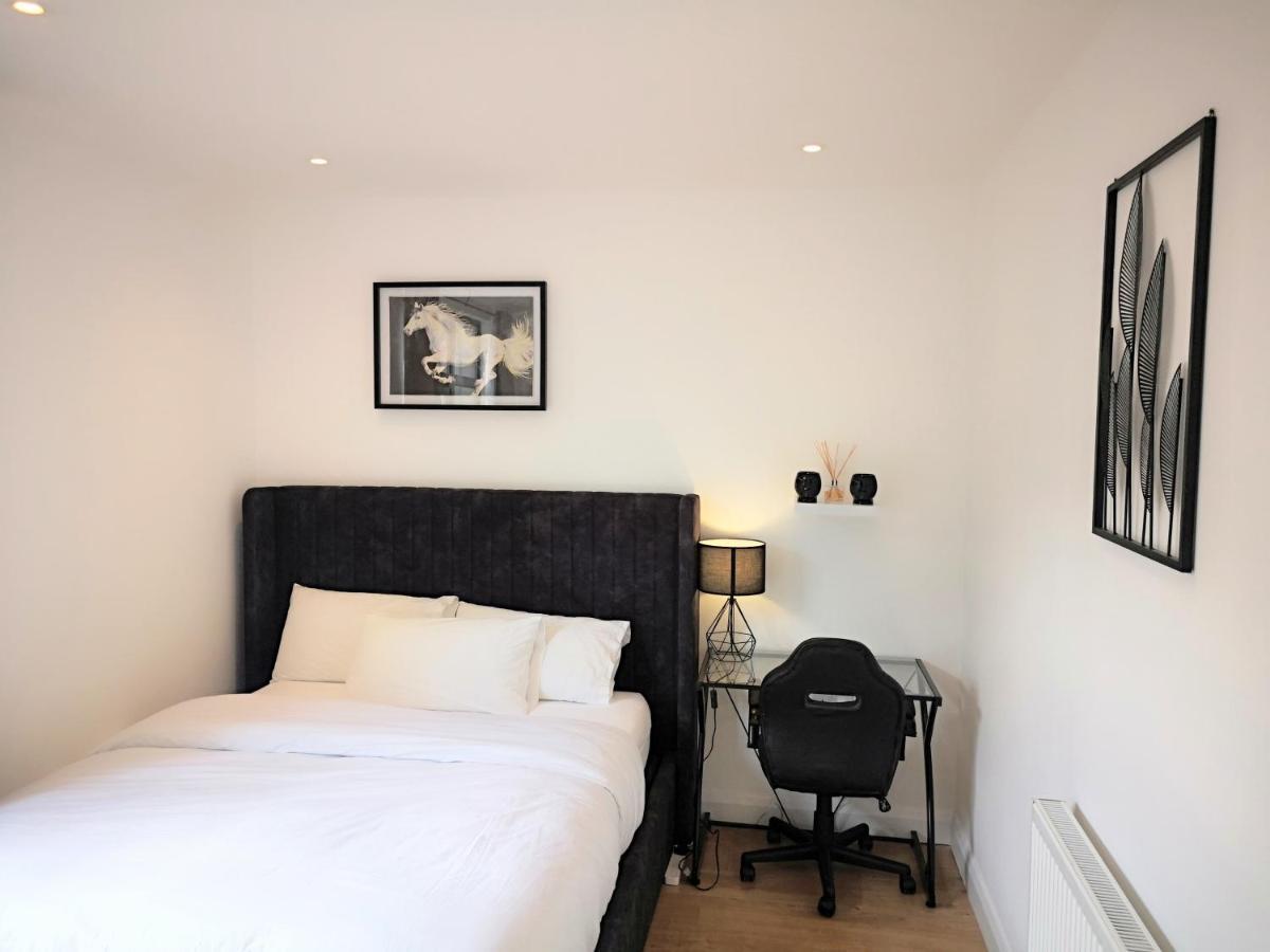Clifton Court Hemel Apartment เฮเมลเฮมพ์สเตด ภายนอก รูปภาพ